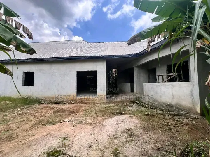 For Sale : A Mini Factory / Warehouse at Omigwe, Aluu , Ph in Ikwerre