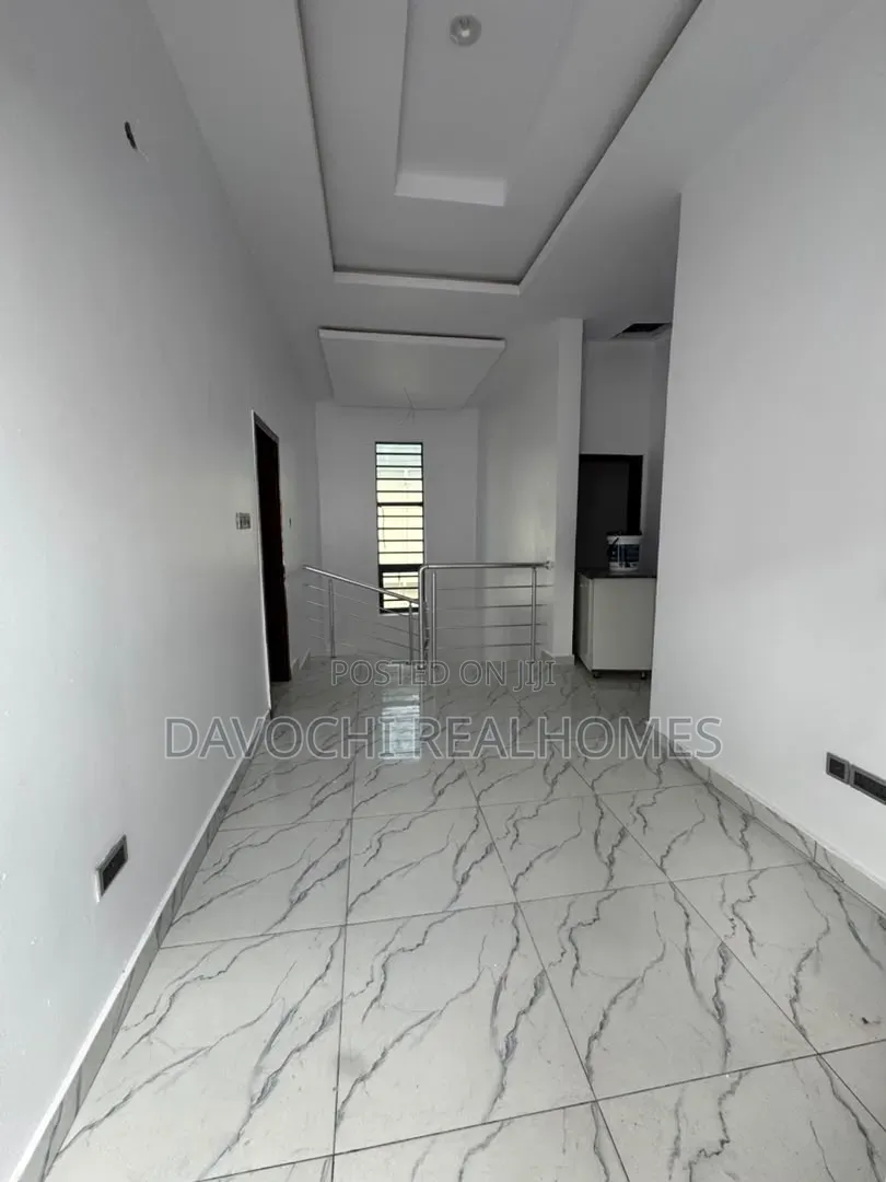 4bdrm Duplex in Ikota for rent in Ikota