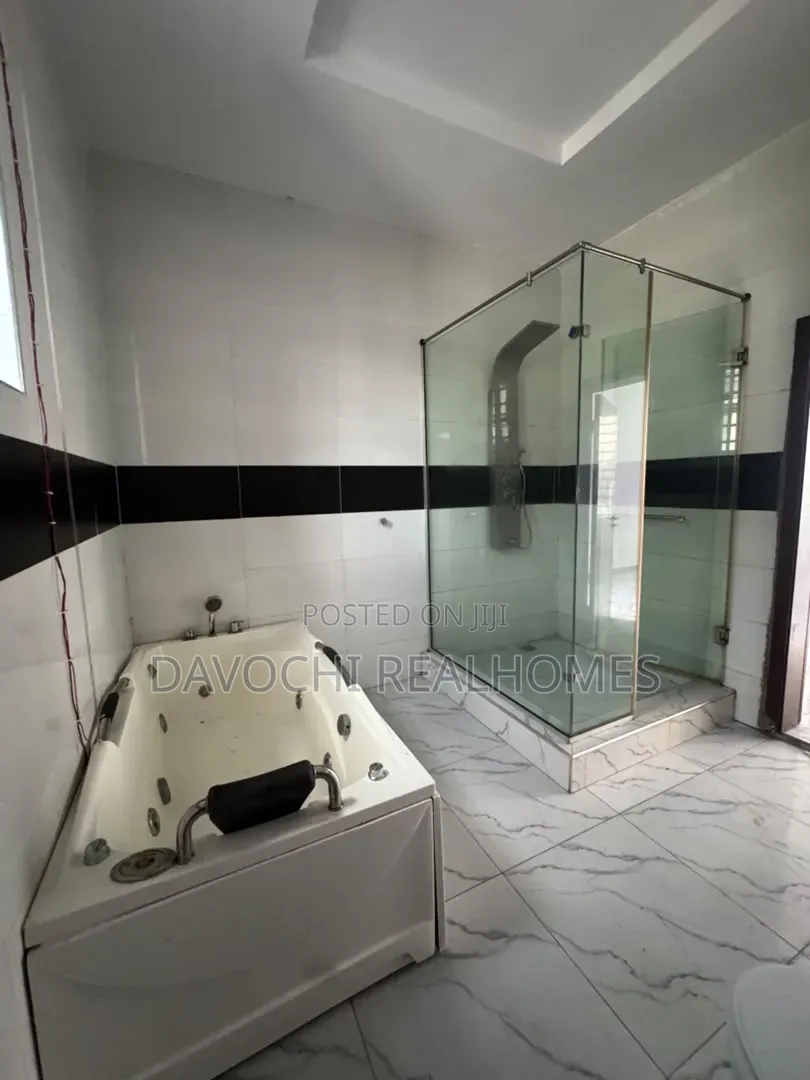 4bdrm Duplex in Ikota for rent in Ikota