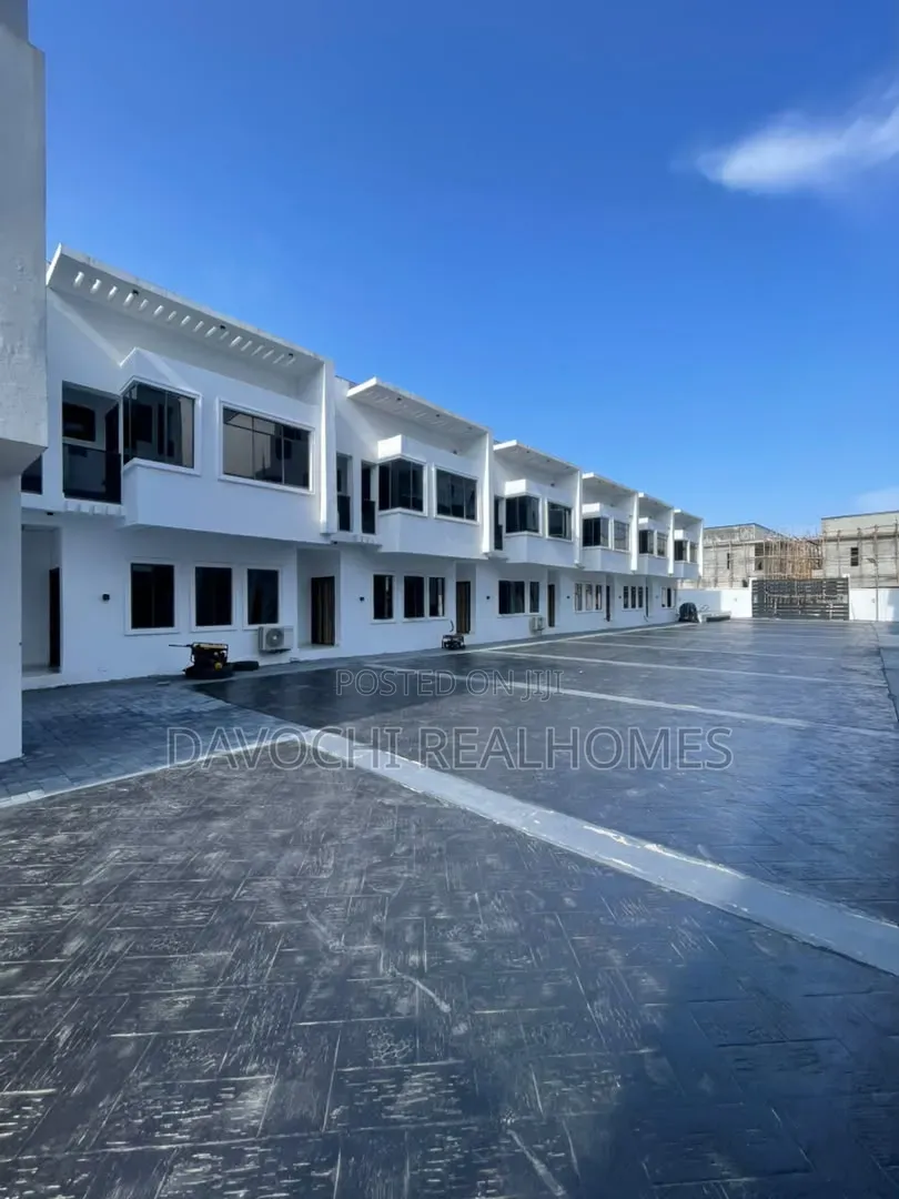 3bdrm Duplex in Chevron for sale in Chevron