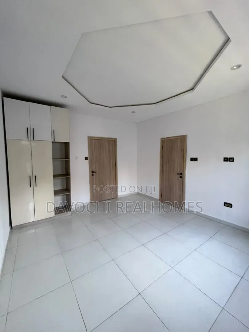 3bdrm Duplex in Chevron for sale in Chevron