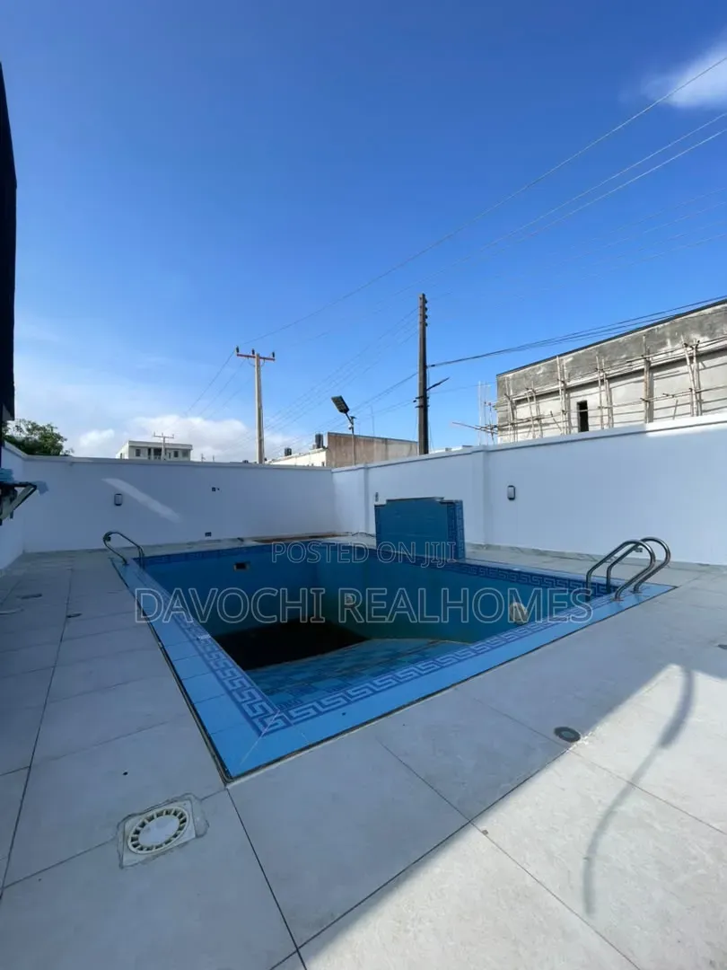 3bdrm Duplex in Chevron for sale in Chevron
