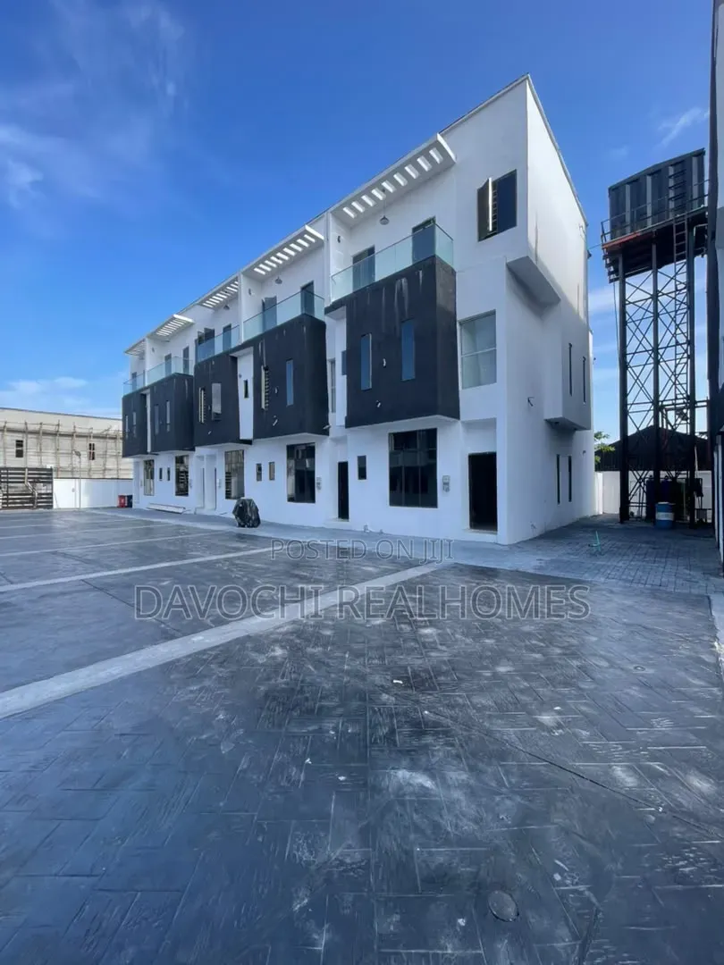 4bdrm Duplex in Chevron for sale in Chevron