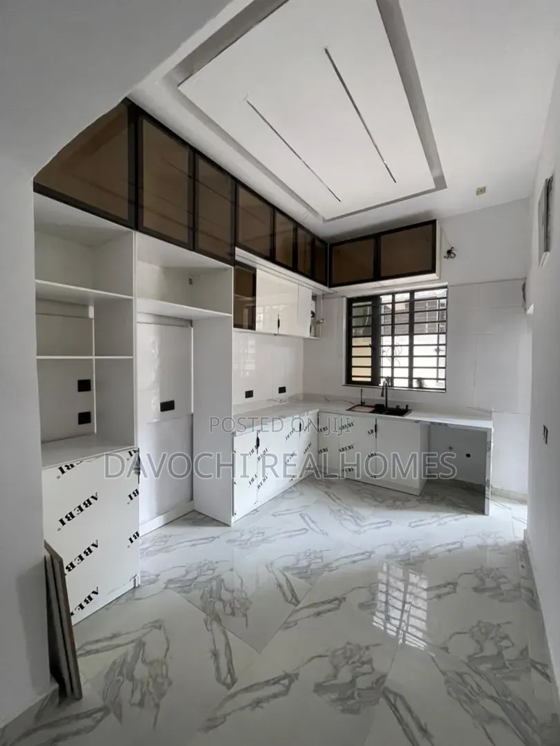 4bdrm Duplex in Chevron for sale in Chevron