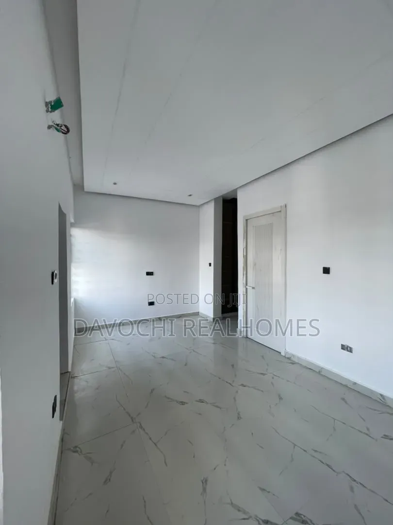 4bdrm Duplex in Chevron for sale in Chevron