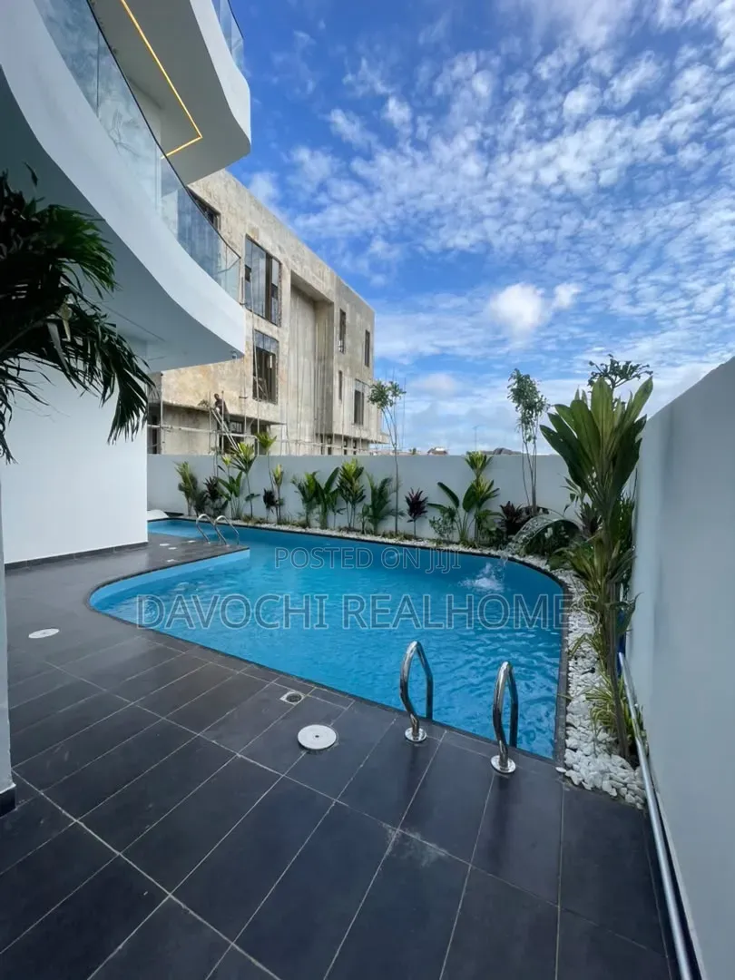5bdrm Duplex in Osapa london for sale in Osapa london