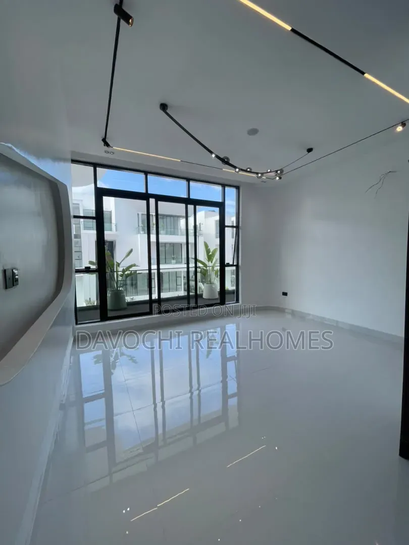 5bdrm Duplex in Osapa london for sale in Osapa london