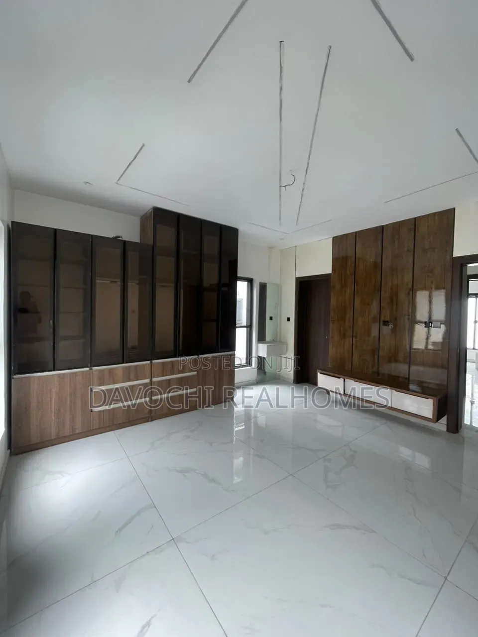 5bdrm Duplex in Osapa london for sale in Osapa london