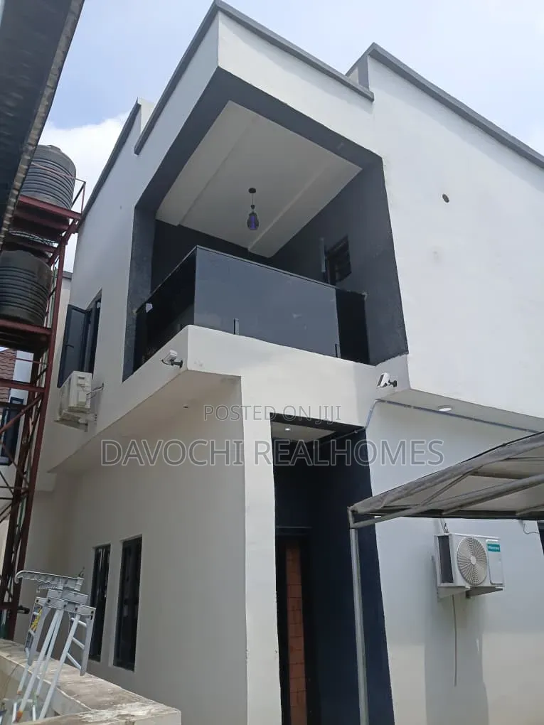 4bdrm Duplex in Thomas Estate for sale in Thomas Estate