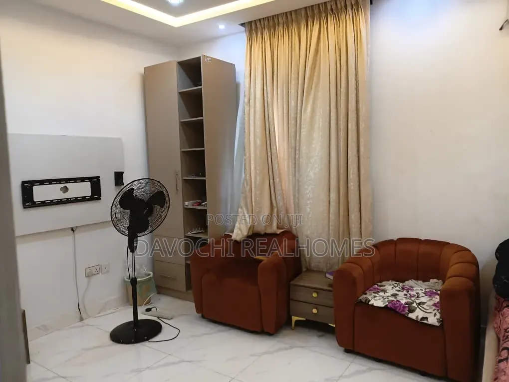 4bdrm Duplex in Thomas Estate for sale in Thomas Estate