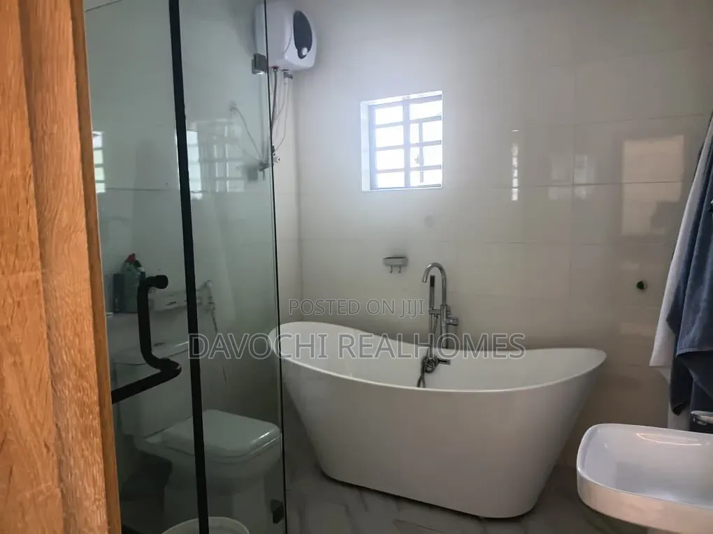 4bdrm Duplex in Thomas Estate for sale in Thomas Estate