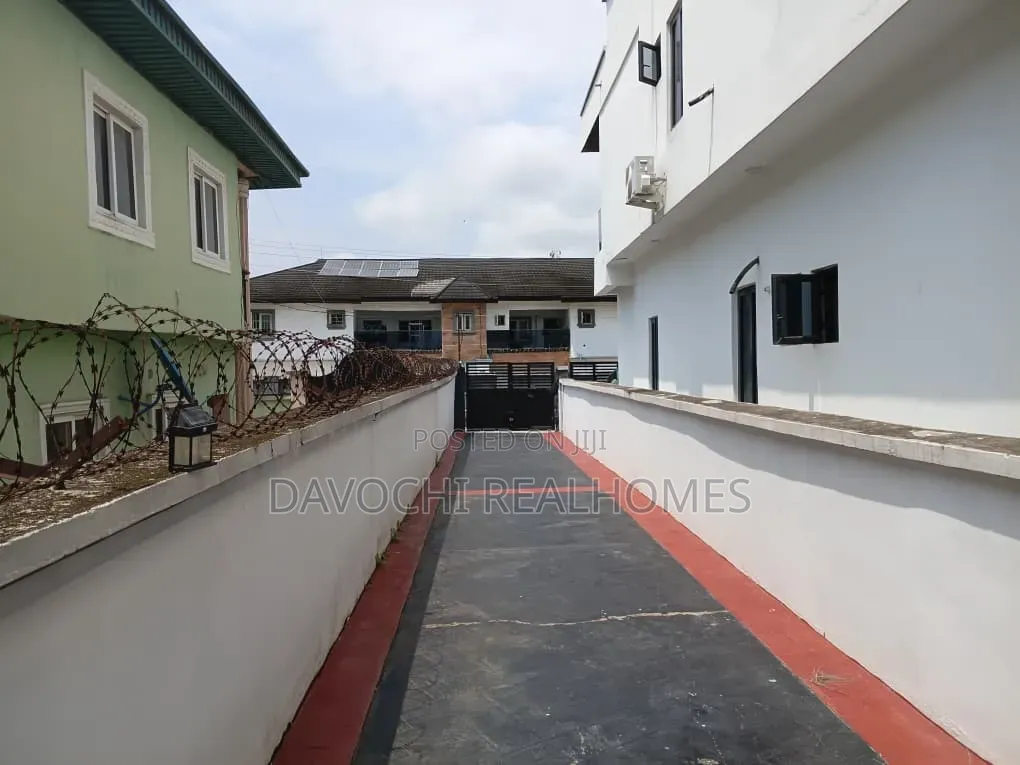 4bdrm Duplex in Thomas Estate for sale in Thomas Estate