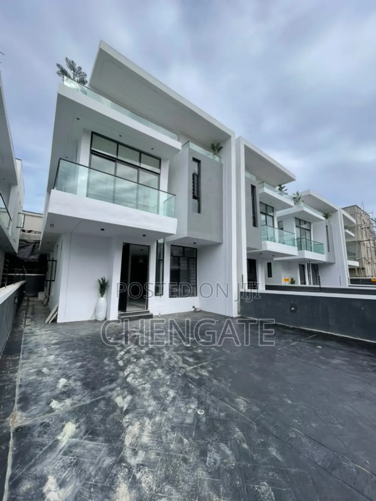 4bdrm Duplex in Ikota for sale in Ikota