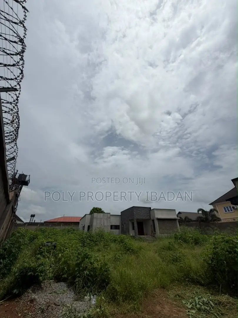 1326sqm Land Available for Sale. in Akobo