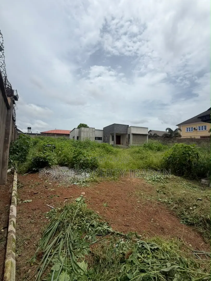 1326sqm Land Available for Sale. in Akobo