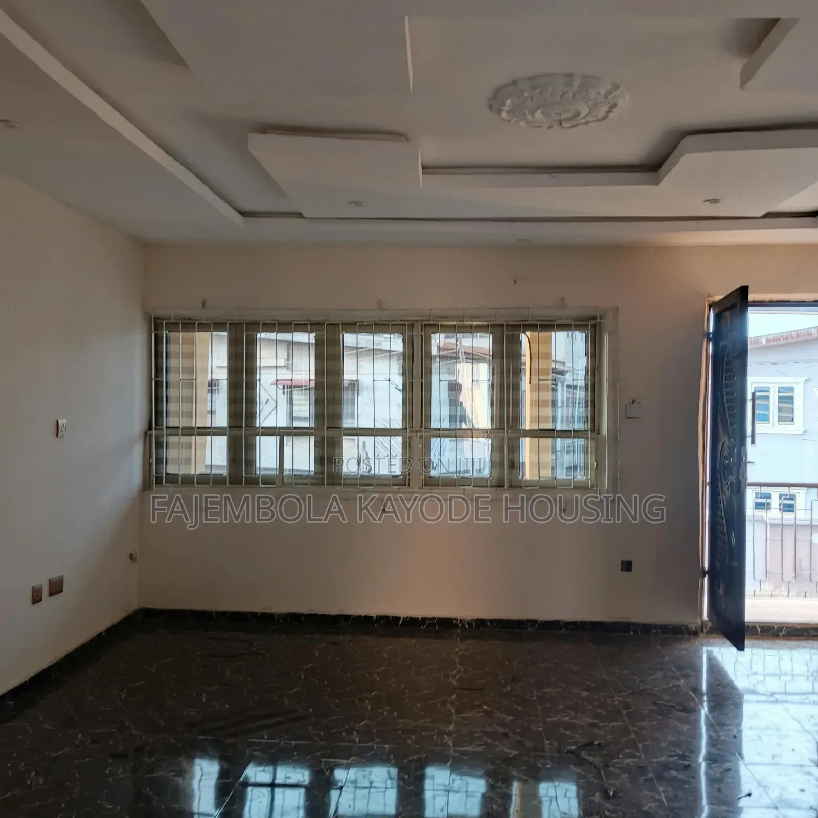 3bdrm Block of Flats in Abayomi Close, Iwo Road for rent in Iwo Road