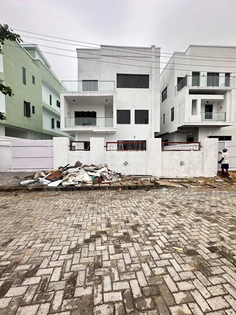 5bdrm Duplex in Osapa london for sale in Osapa london