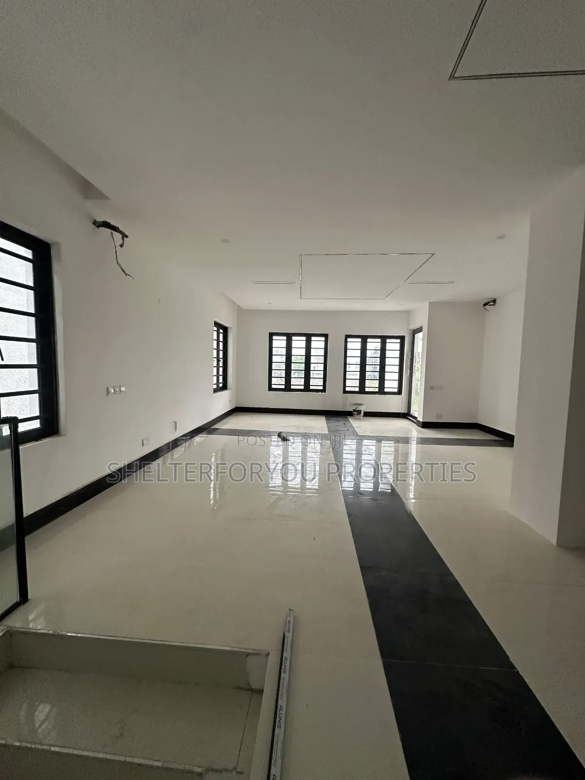 5bdrm Duplex in Osapa london for sale in Osapa london