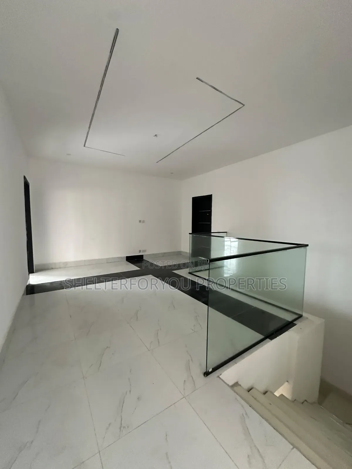5bdrm Duplex in Osapa london for sale in Osapa london