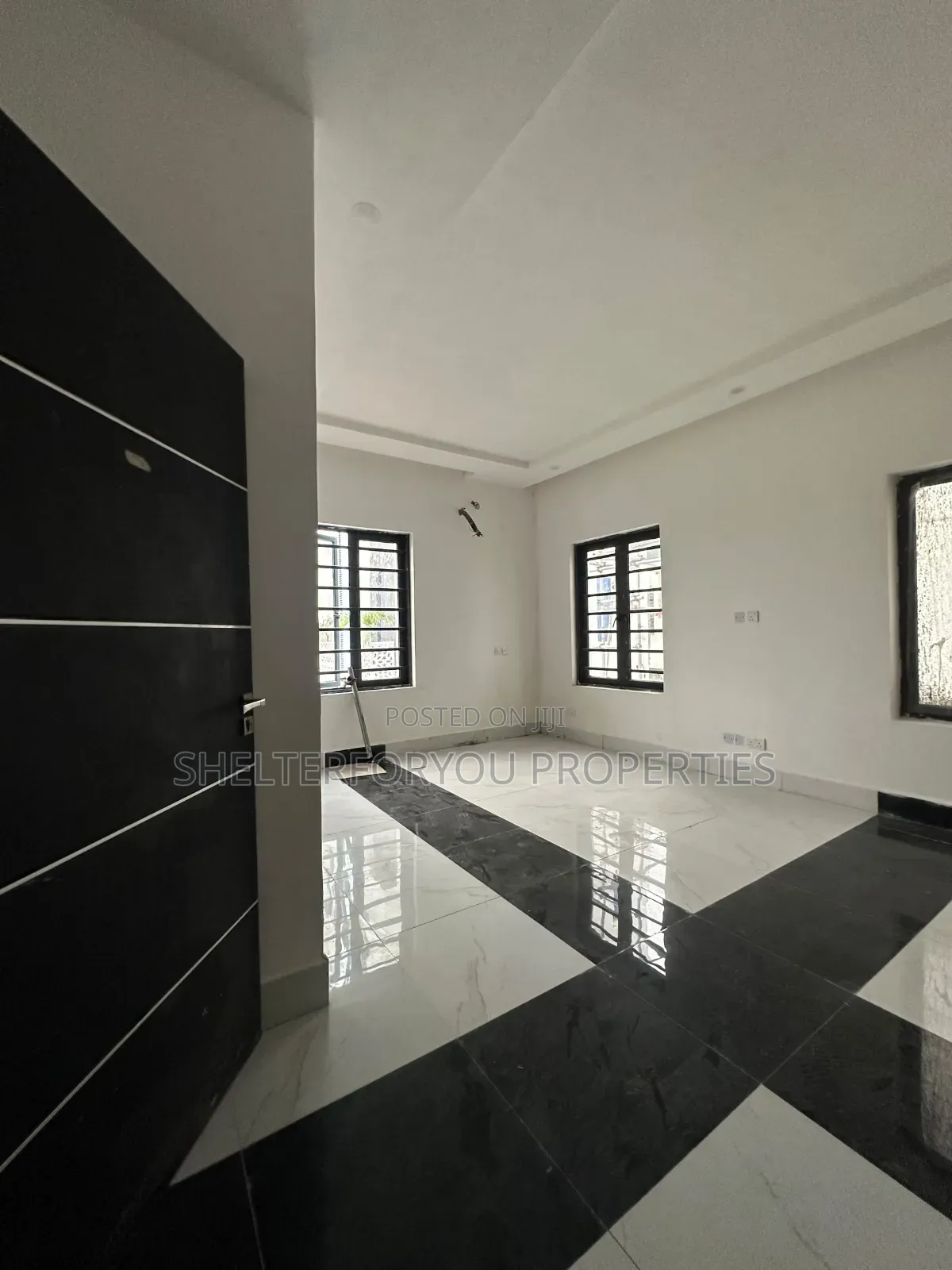 5bdrm Duplex in Osapa london for sale in Osapa london