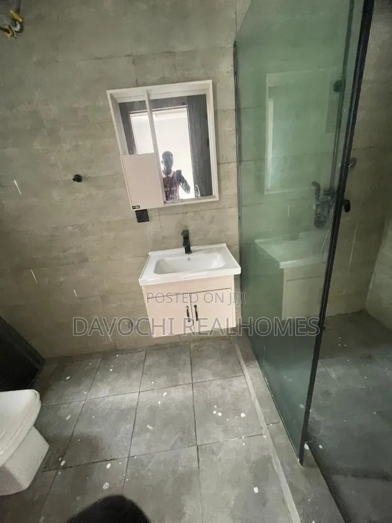 2bdrm Apartment in Ogombo for rent in Ogombo