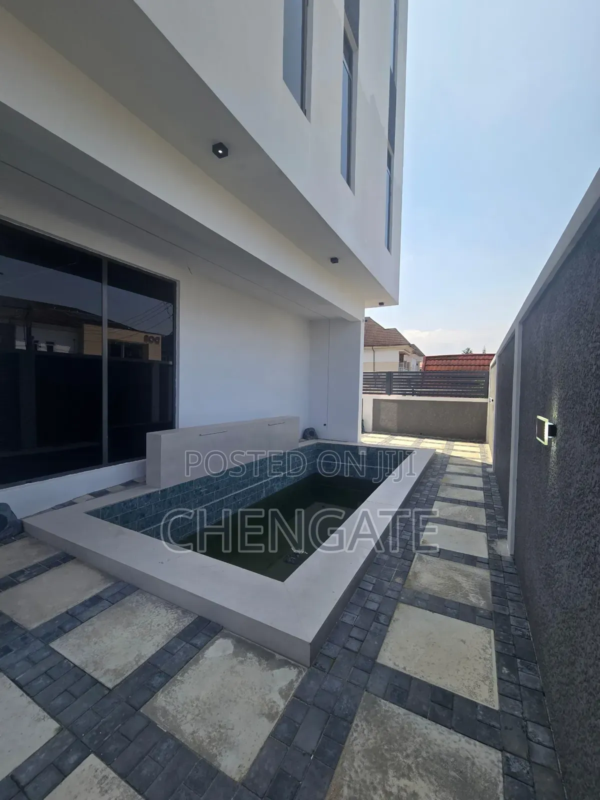 5bdrm Duplex in Lekki Phase 1 for sale in Lekki Phase 1