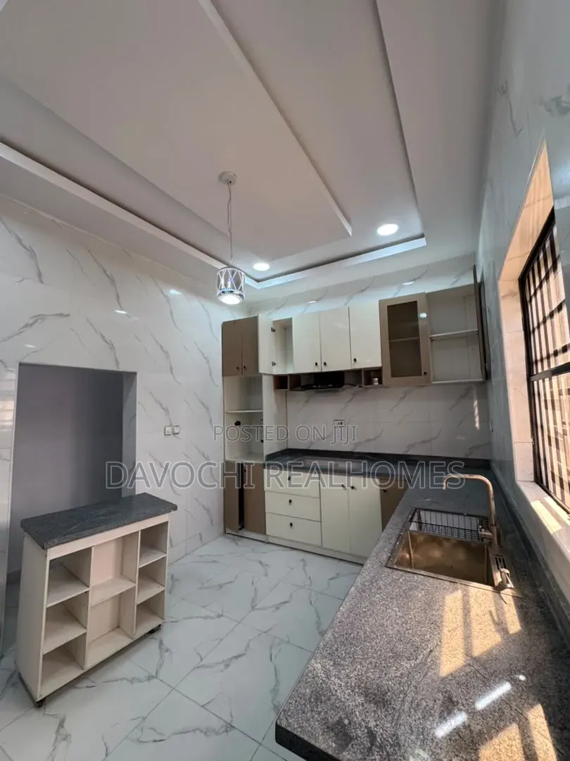 4bdrm Duplex in Ikota for rent in Ikota