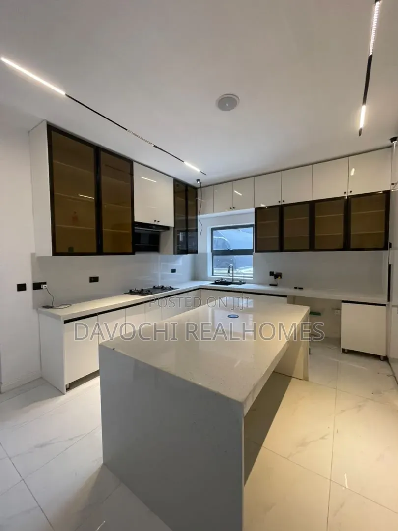 5bdrm Apartment in Ikota for sale in Ikota