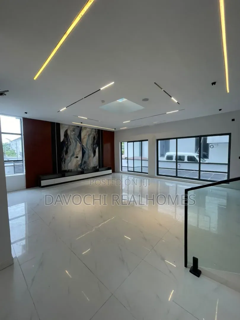 5bdrm Apartment in Ikota for sale in Ikota