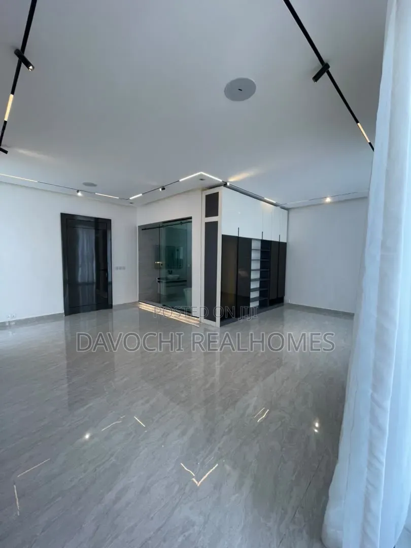 5bdrm Duplex in Osapa london for sale in Osapa london