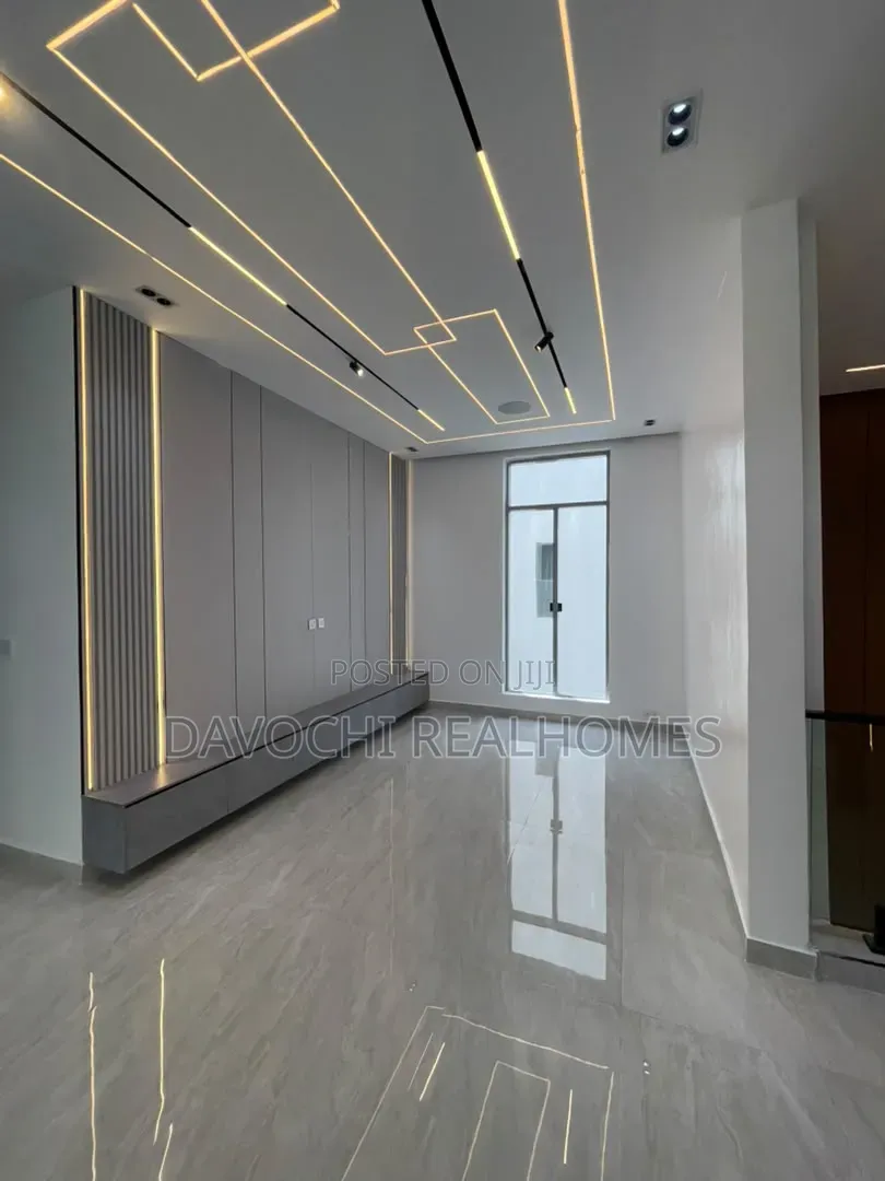 5bdrm Duplex in Osapa london for sale in Osapa london