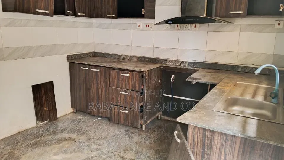 3bdrm Apartment in Old Bodija for rent in Old Bodija