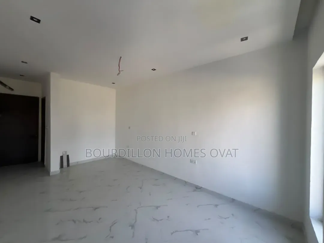 3bdrm Apartment in Off Freedom Way, for sale in Lekki Phase 1