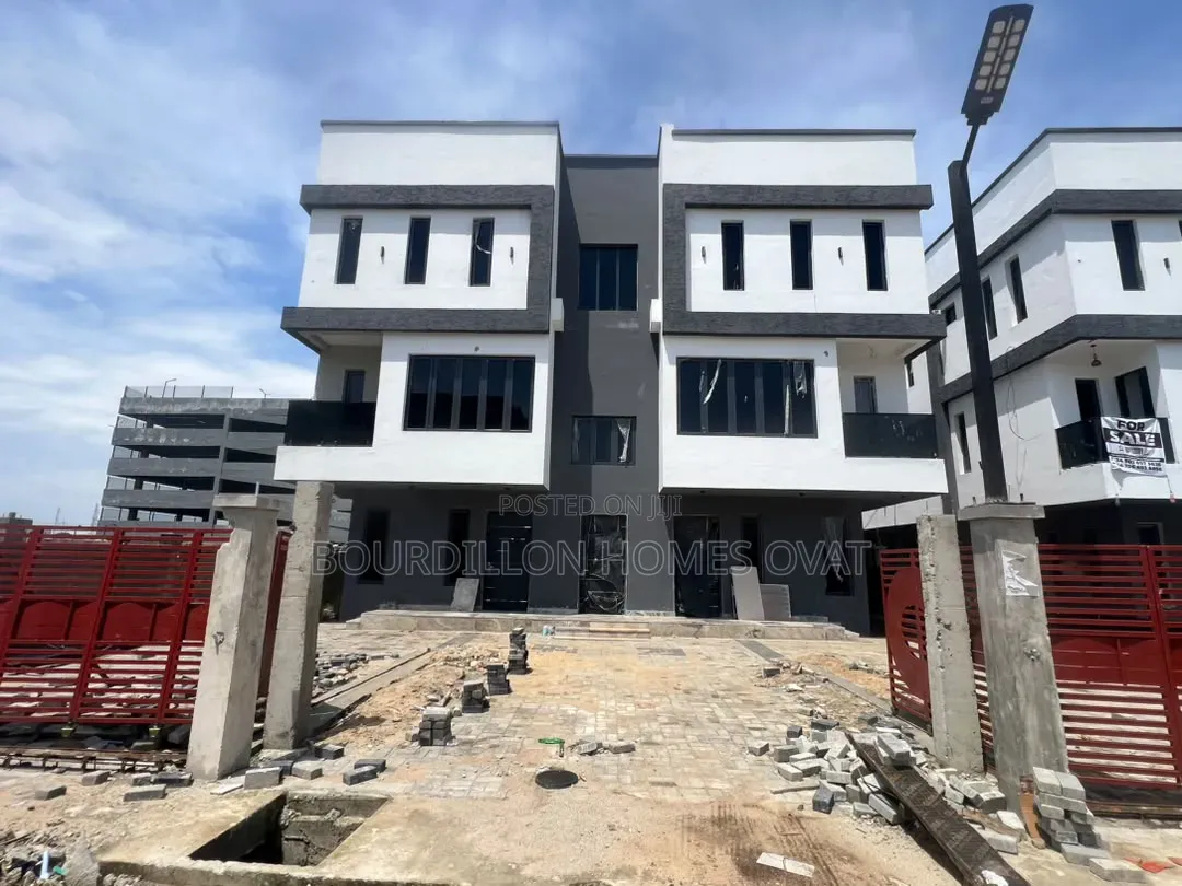 4bdrm Duplex in Off Freedom Way for sale in Lekki Phase 1