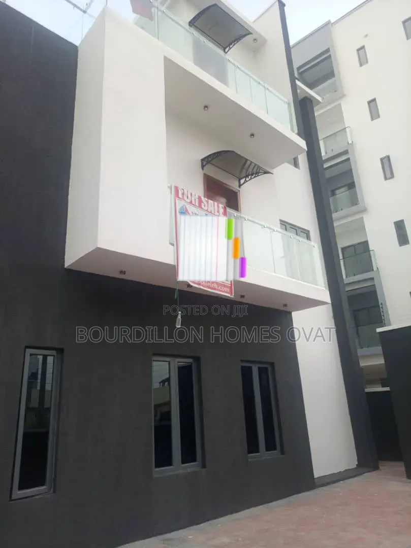 5bdrm Duplex in Off Freedom Way for sale in Lekki Phase 1