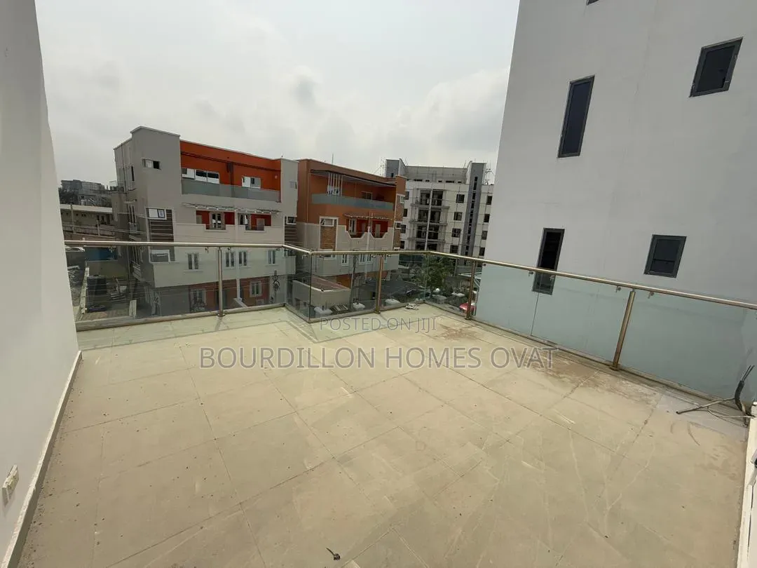 5bdrm Duplex in Off Freedom Way for sale in Lekki Phase 1