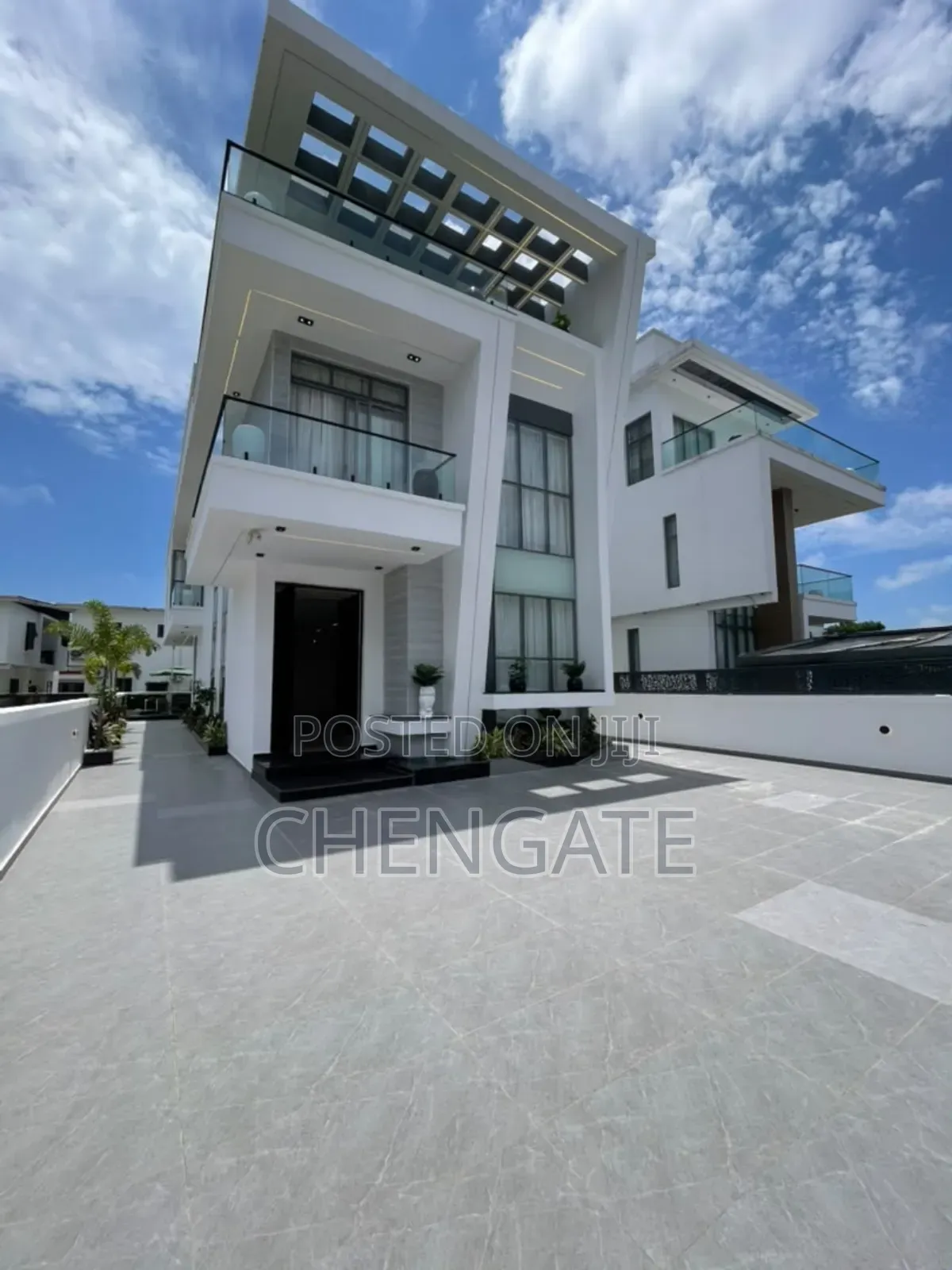 5bdrm Duplex in Osapa london for sale in Osapa london