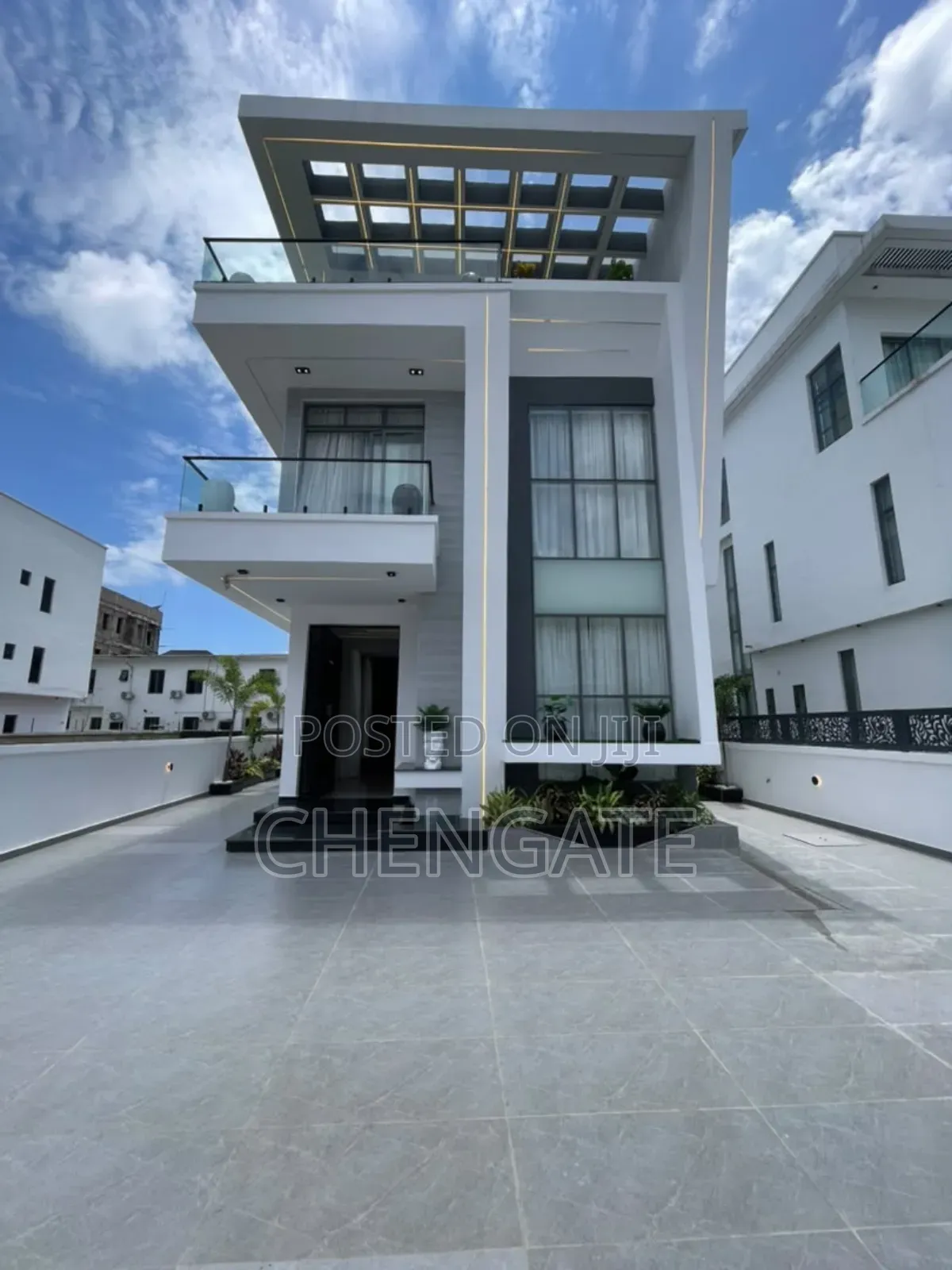 5bdrm Duplex in Osapa london for sale in Osapa london