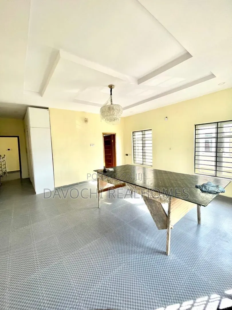 5bdrm Duplex in Ikota for rent in Ikota