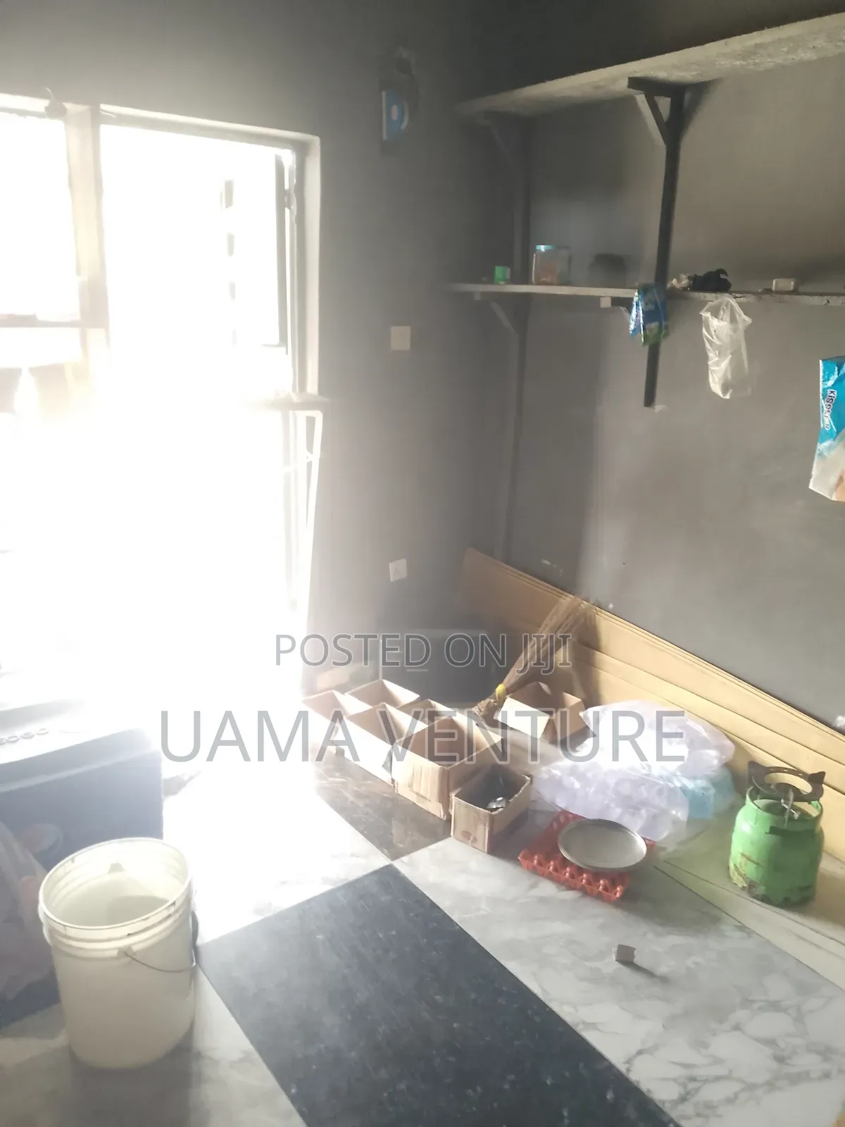 Shop to Let in Aiyeteju