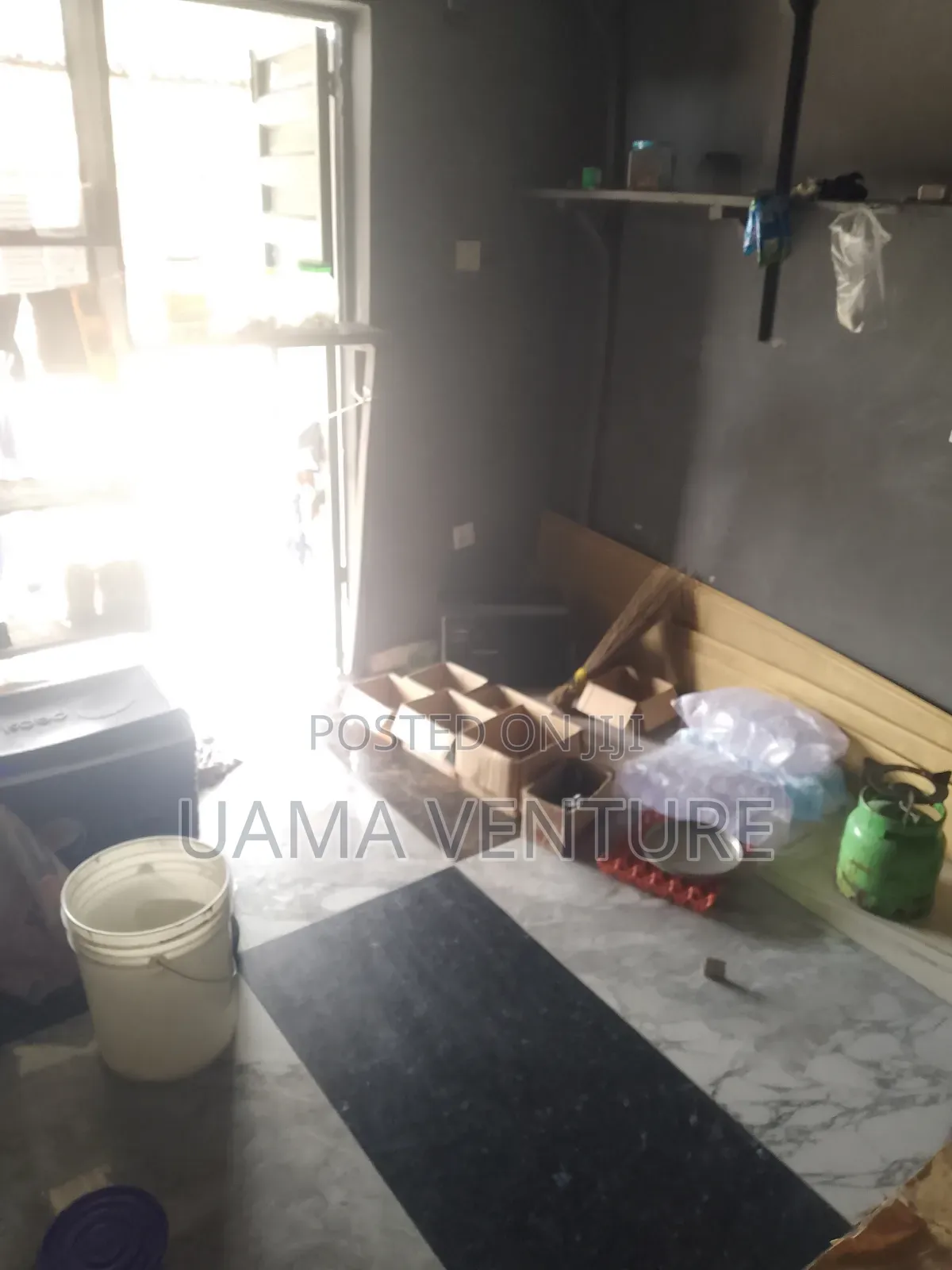 Shop to Let in Aiyeteju
