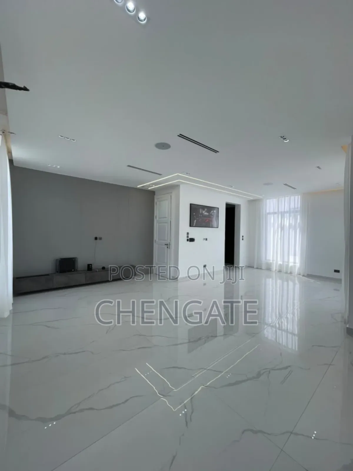 5bdrm Duplex in Osapa london for sale in Osapa london