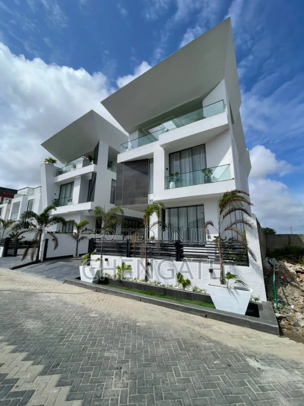 5bdrm Duplex in Osapa london for sale in Osapa london