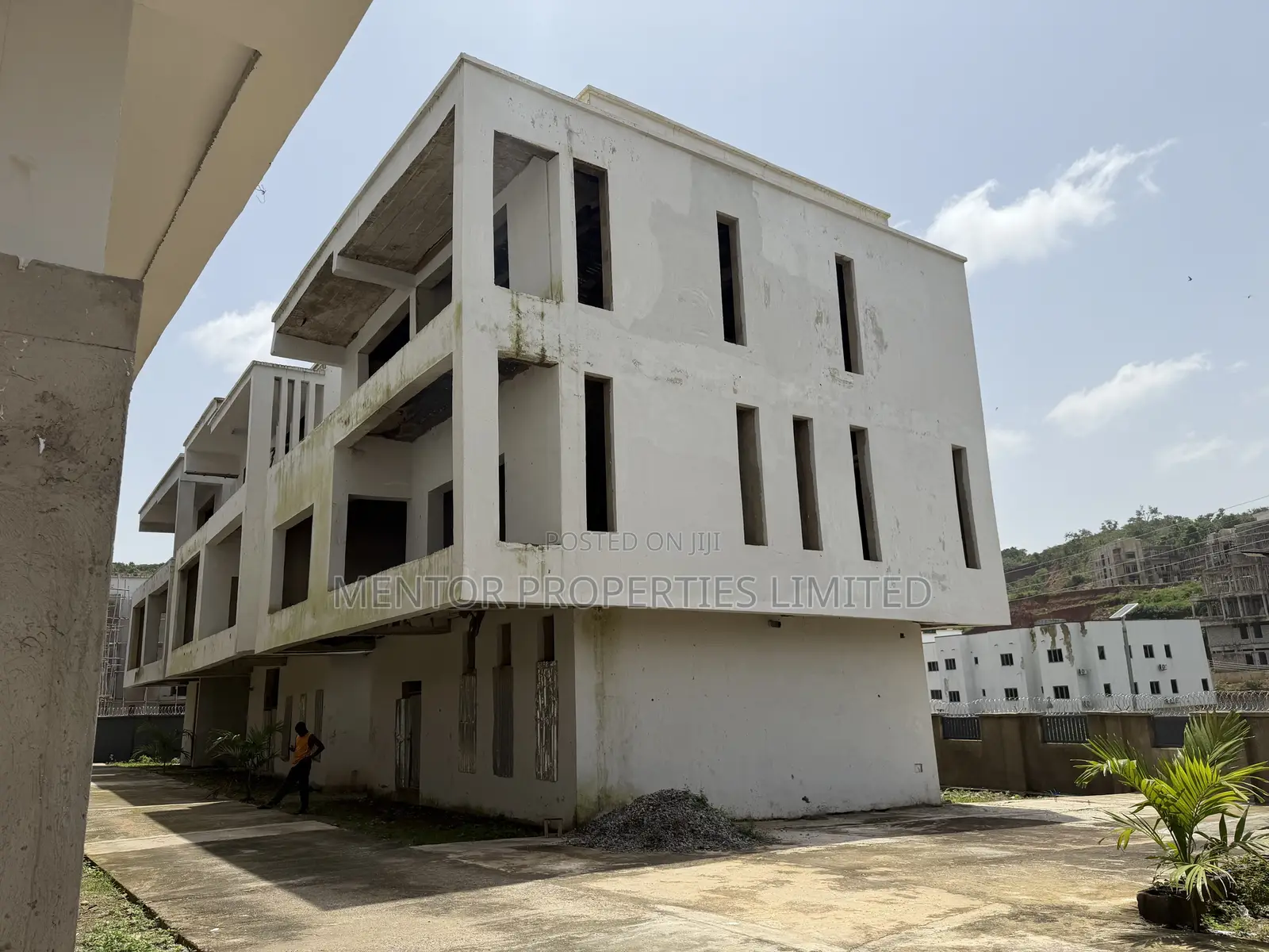 5bdrm Duplex in Guzape for sale in Guzape District