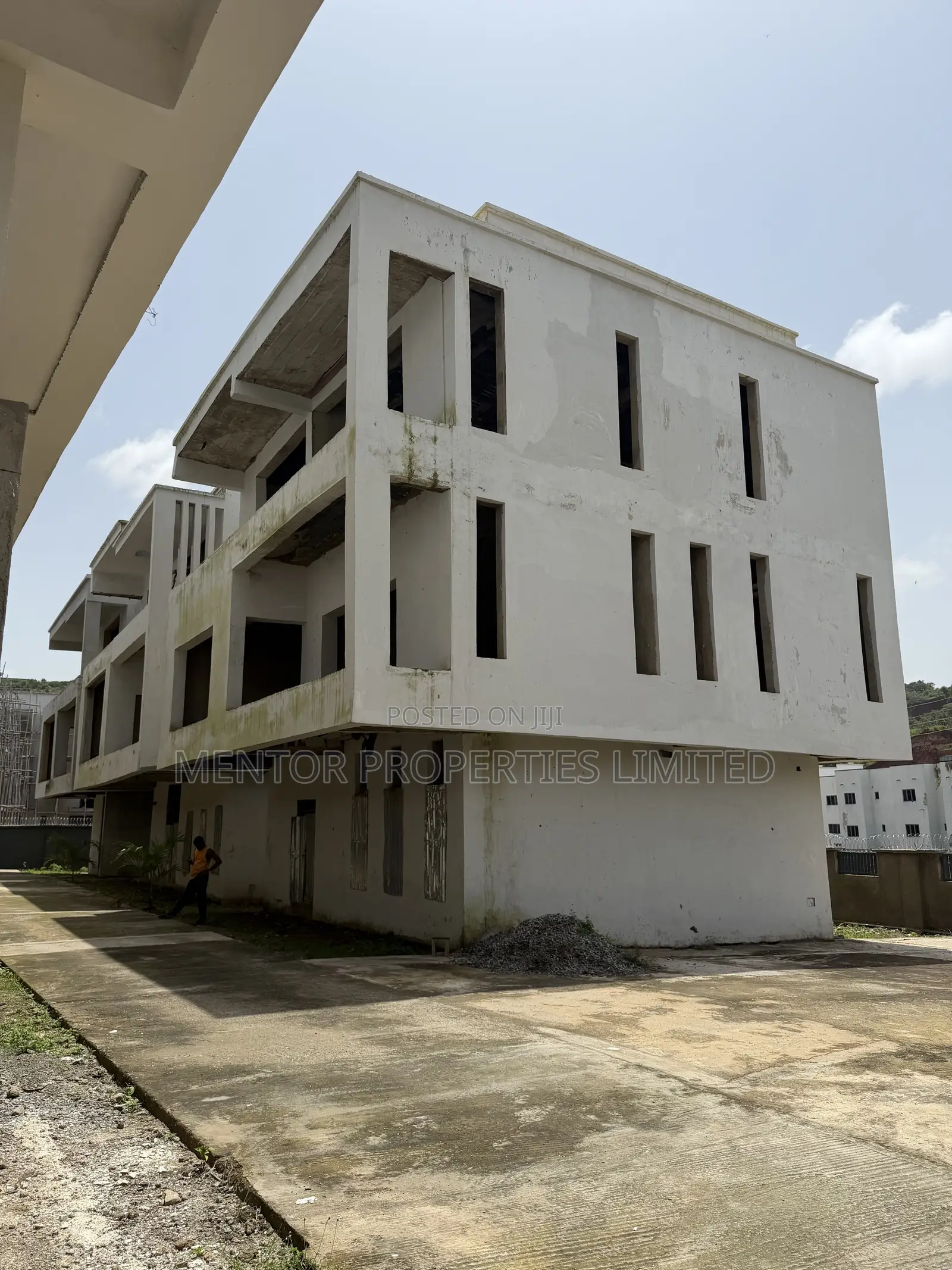 5bdrm Duplex in Guzape for sale in Guzape District