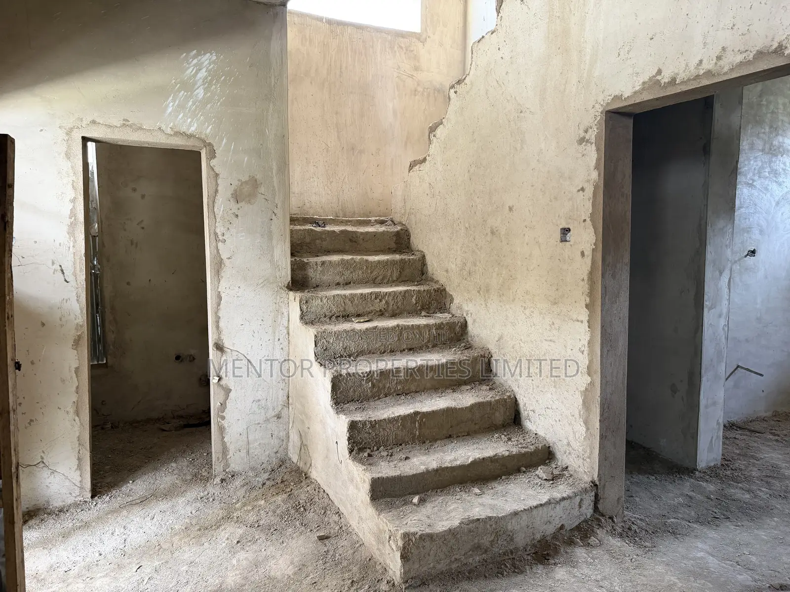 5bdrm Duplex in Guzape for sale in Guzape District
