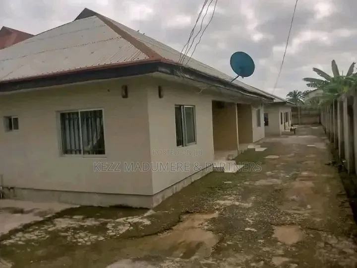4bdrm Block of Flats in Abak Road Federal for sale in Uyo