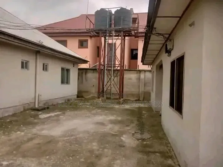 4bdrm Block of Flats in Abak Road Federal for sale in Uyo
