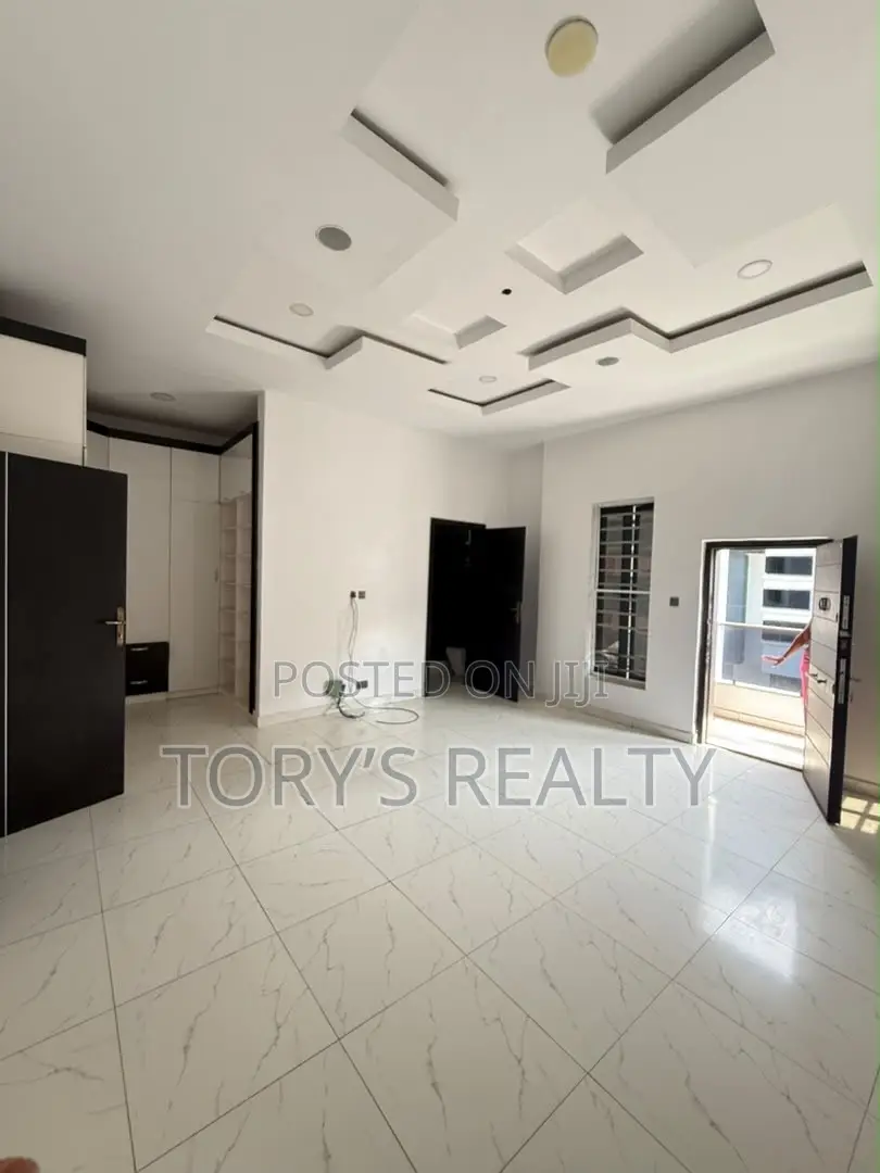 4bdrm Duplex in Ikate for sale in Ikate