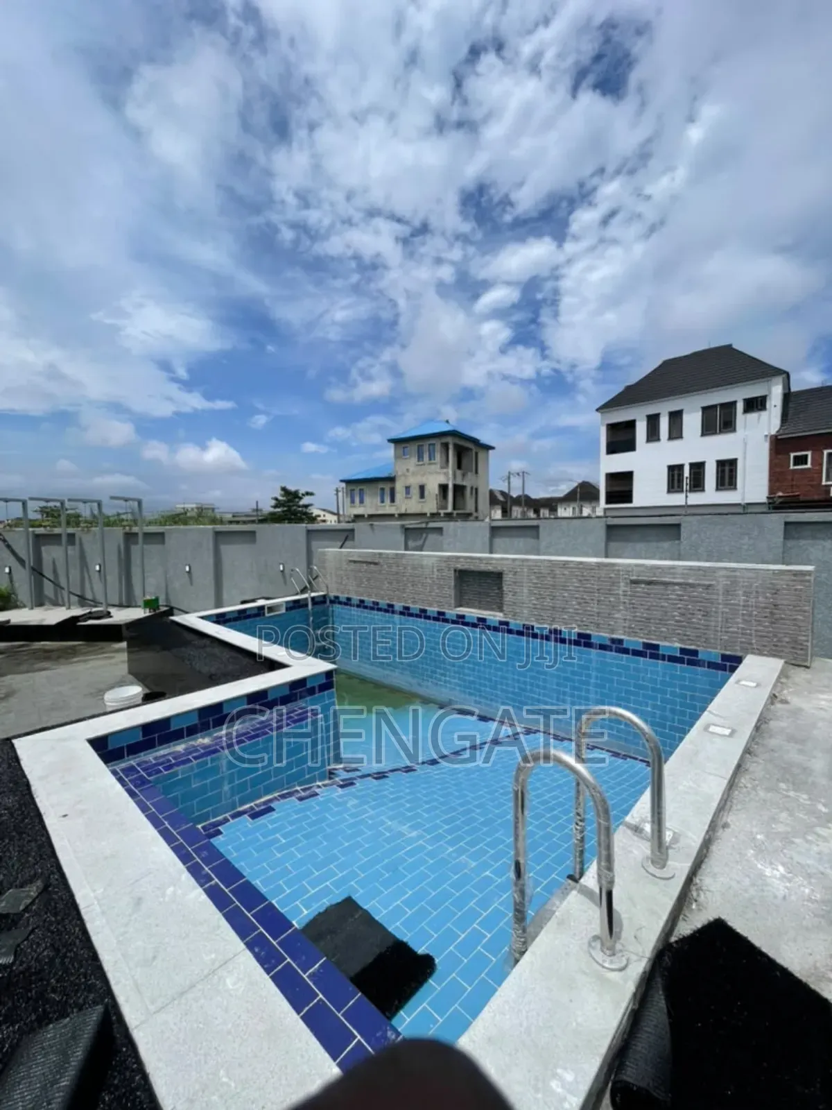 5bdrm Duplex in Chevron for sale in Chevron